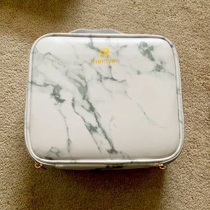 Marble Relavel Makeup Travel Case